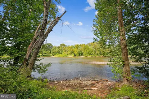 View/Area - 884 Old Ferry Ln, Bluemont, VA 20135 photo 1 of 8