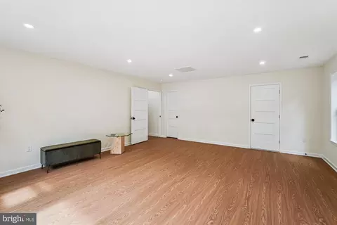 Entry Way - 884 Old Ferry Ln, Bluemont, VA 20135 photo 7 of 9