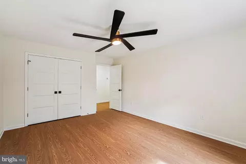 Bedroom - 884 Old Ferry Ln, Bluemont, VA 20135 photo 4 of 8