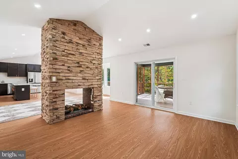 Living - 884 Old Ferry Ln, Bluemont, VA 20135 photo 3 of 6