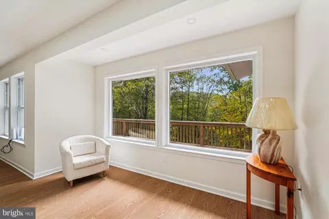 Entry Way - 884 Old Ferry Ln, Bluemont, VA 20135 photo 4 of 9
