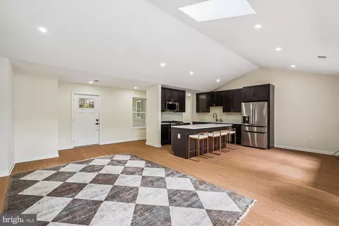 Entry Way - 884 Old Ferry Ln, Bluemont, VA 20135 photo 5 of 9