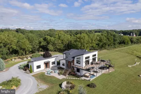 1744 Lord Fairfax Hwy, Berryville, VA 22611