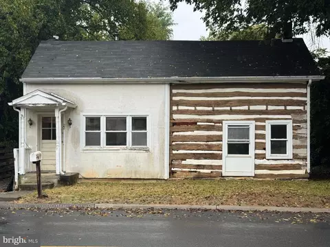 22 Josephine St, Berryville, VA 22611
