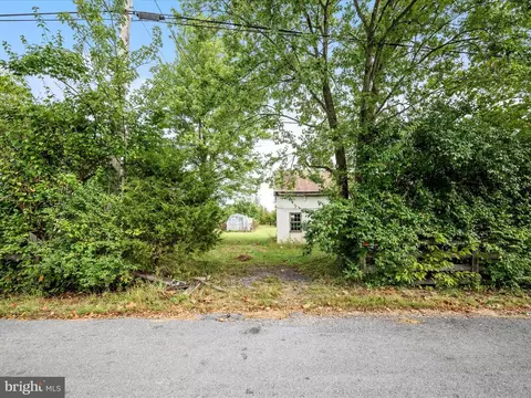 32 Double Tollgate Rd, White Post, VA 22663