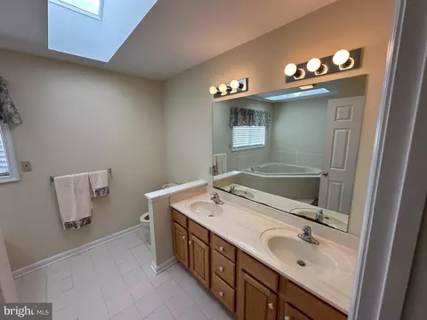 Bath - 201 Vista Ln, White Post, VA 22663 photo 2 of 5