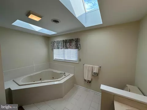 Bath - 201 Vista Ln, White Post, VA 22663 photo 3 of 5