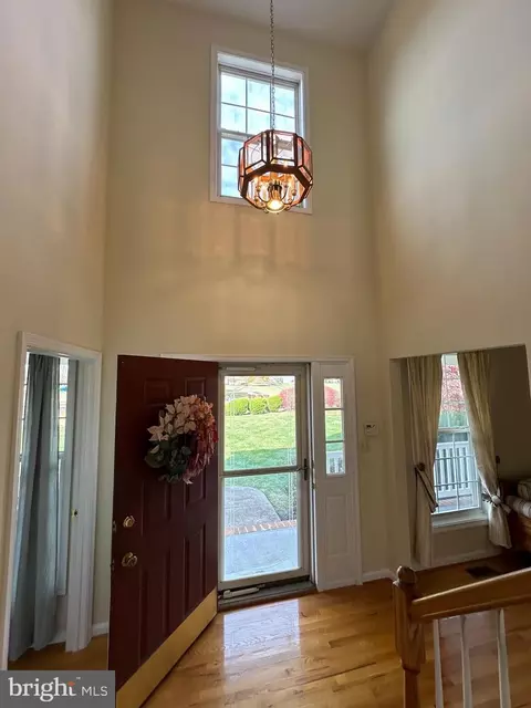 Entry Way - 201 Vista Ln, White Post, VA 22663 photo 2 of 5