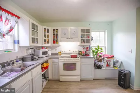 Kitchen - 10 Whiting Ave, Boyce, VA 22620 photo 2 of 2