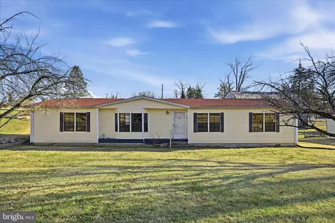 Exterior - 2 Old Chapel Ave, Boyce, VA 22620 photo 1 of 5
