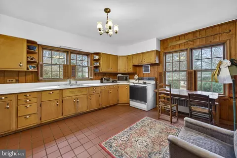 Kitchen - 374 Clay Hill Rd, Boyce, VA 22620 photo 2 of 4