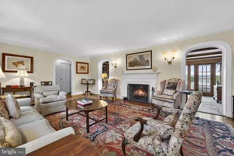 Living - 374 Clay Hill Rd, Boyce, VA 22620 photo 6 of 12