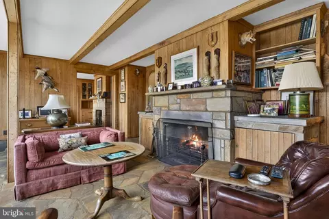 Living - 374 Clay Hill Rd, Boyce, VA 22620 photo 2 of 12