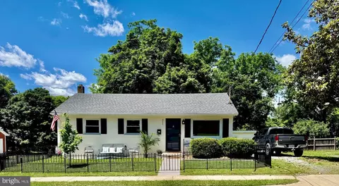 311 S Buckmarsh St, Berryville, VA 22611