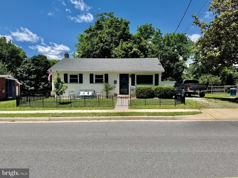 311 S Buckmarsh St, Berryville, VA 22611