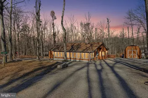 558 Hemlock Ln, Bluemont, VA 20135