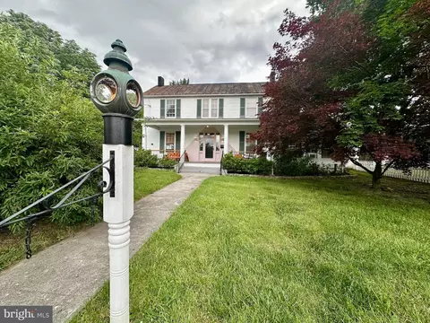 210 W Main St, Berryville, VA 22611