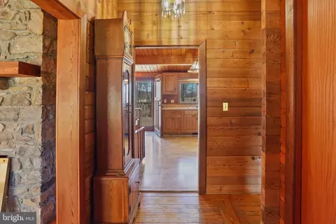 Entry Way - 225 Pine Grove Rd, Bluemont, VA 20135 photo 3 of 10
