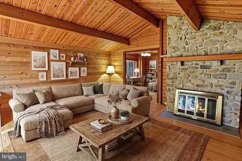 Living - 225 Pine Grove Rd, Bluemont, VA 20135 photo 4 of 4