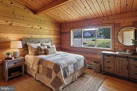 Bedroom - 225 Pine Grove Rd, Bluemont, VA 20135 photo 2 of 3