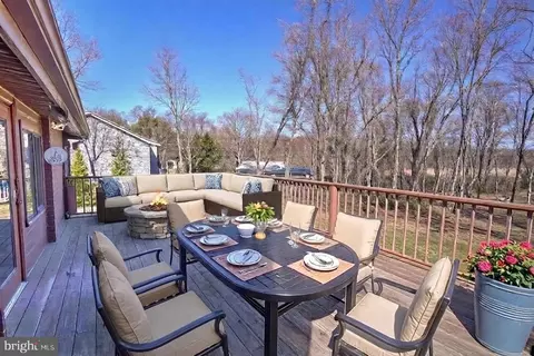 Exterior - 225 Pine Grove Rd, Bluemont, VA 20135 photo 5 of 9