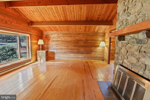 Living - 225 Pine Grove Rd, Bluemont, VA 20135 photo 2 of 4