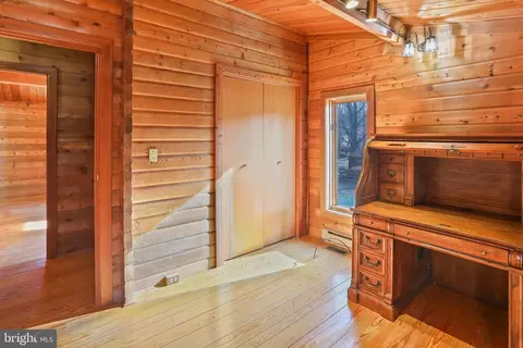 Entry Way - 225 Pine Grove Rd, Bluemont, VA 20135 photo 8 of 10