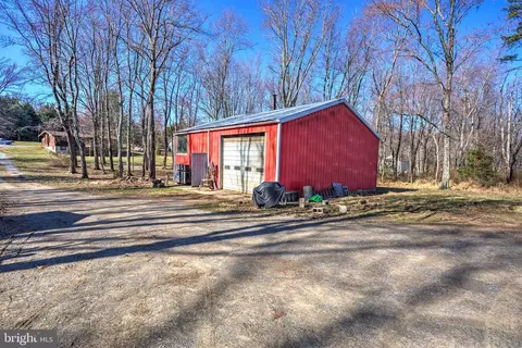 Exterior - 225 Pine Grove Rd, Bluemont, VA 20135 photo 8 of 9