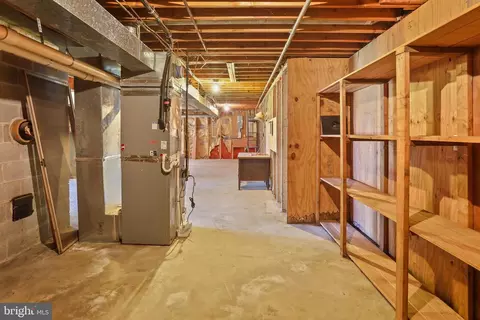 Entry Way - 225 Pine Grove Rd, Bluemont, VA 20135 photo 10 of 10