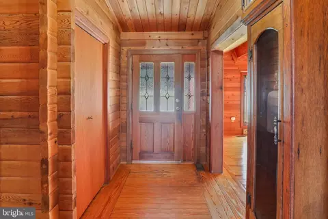 Entry Way - 225 Pine Grove Rd, Bluemont, VA 20135 photo 2 of 10