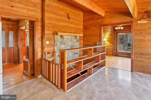 Entry Way - 225 Pine Grove Rd, Bluemont, VA 20135 photo 6 of 10