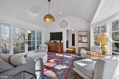 17651 Raven Rocks Rd, Bluemont, VA 20135