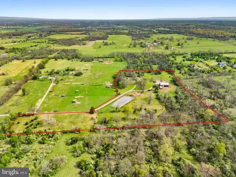 420 Russell Rd, Berryville, VA 22611