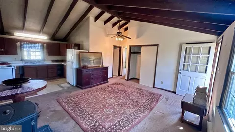 Entry Way - 1336 Old Winchester Rd, Boyce, VA 22620 photo 5 of 7