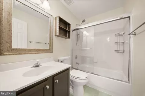 Bath - 99 Fox Ln, White Post, VA 22663 photo 9 of 11