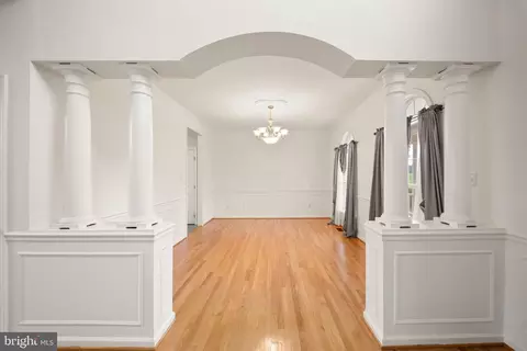 Entry Way - 99 Fox Ln, White Post, VA 22663 photo 5 of 13