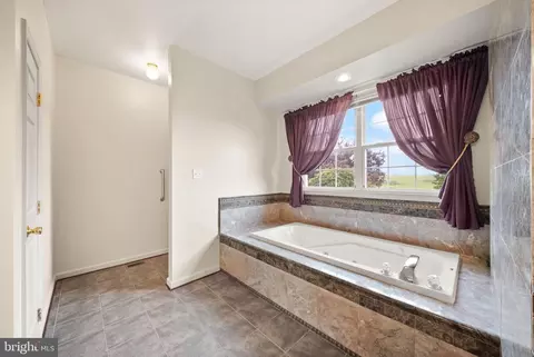 Bath - 99 Fox Ln, White Post, VA 22663 photo 3 of 11