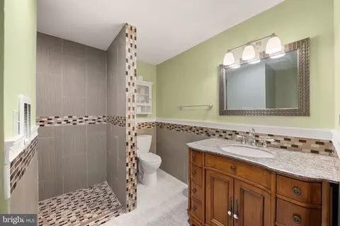 Bath - 99 Fox Ln, White Post, VA 22663 photo 10 of 11