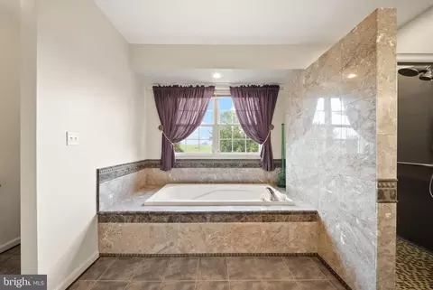Bath - 99 Fox Ln, White Post, VA 22663 photo 4 of 11
