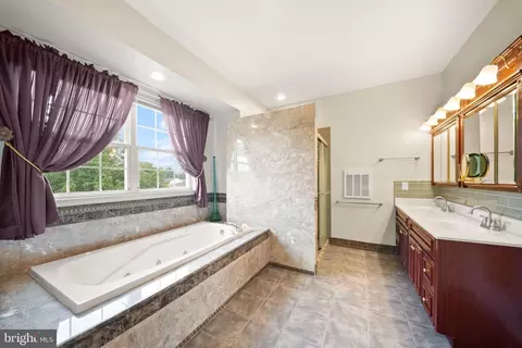 Bath - 99 Fox Ln, White Post, VA 22663 photo 2 of 11