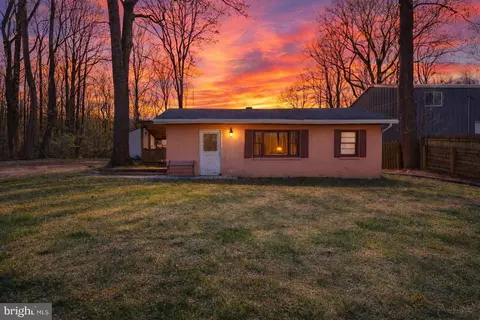 479 Hemlock Ln, Bluemont, VA 20135