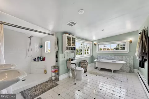 Bath - 871 Old Chapel Rd, Boyce, VA 22620 photo 4 of 7