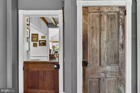 Entry Way - 871 Old Chapel Rd, Boyce, VA 22620 photo 12 of 22