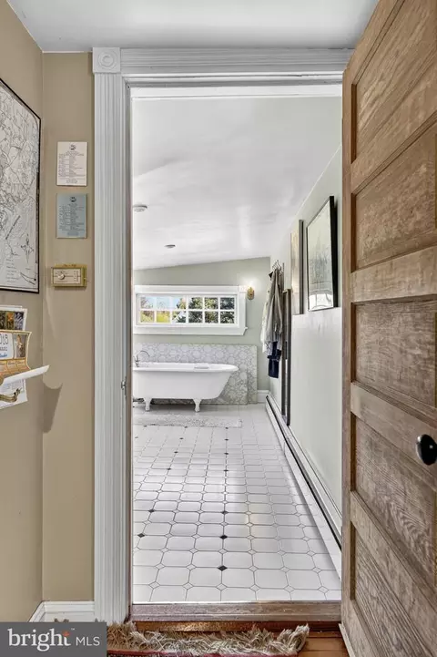 Bath - 871 Old Chapel Rd, Boyce, VA 22620 photo 3 of 7