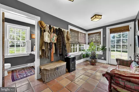 Entry Way - 871 Old Chapel Rd, Boyce, VA 22620 photo 10 of 22