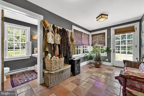 Entry Way - 871 Old Chapel Rd, Boyce, VA 22620 photo 11 of 22