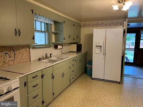 Kitchen - 2091 Old Chapel Rd, Boyce, VA 22620 photo 2 of 2