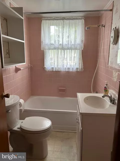 Bath - 2091 Old Chapel Rd, Boyce, VA 22620 photo 1 of 2