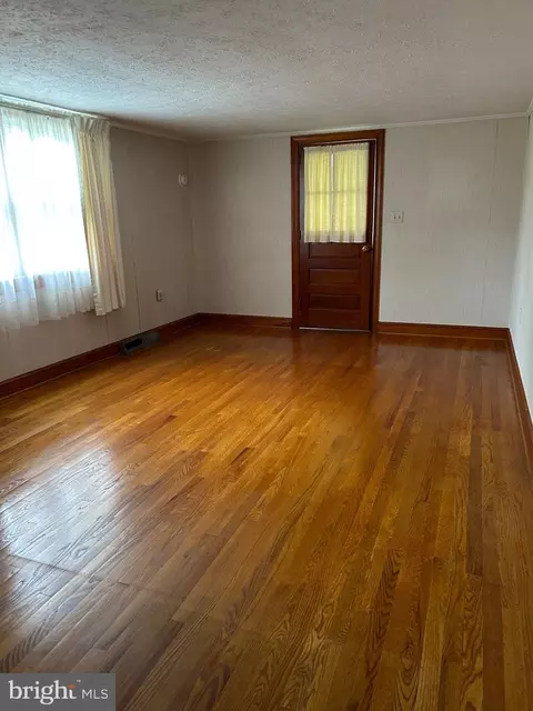 Living - 2091 Old Chapel Rd, Boyce, VA 22620 photo 1 of 2