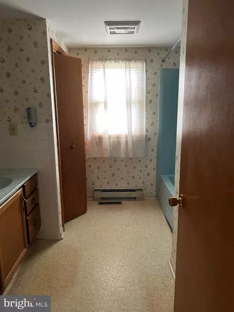 Bath - 2091 Old Chapel Rd, Boyce, VA 22620 photo 2 of 2